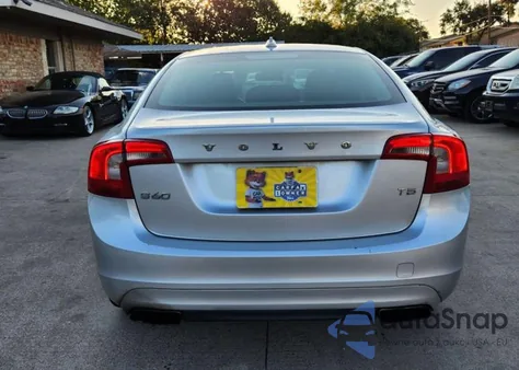 2014 Volvo S60 T5 z USA, uszkodzony, nr VIN YV1612FS5E2296652